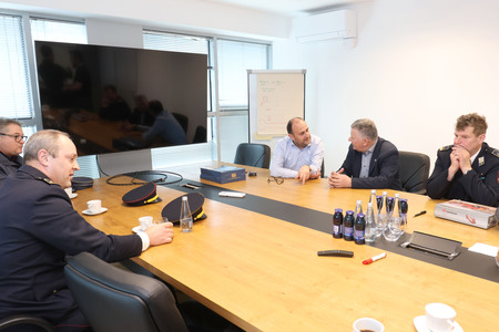 PODPIS POGODBE PGD CAJNARJE 15 FOTO LJUBO VUKELIČ